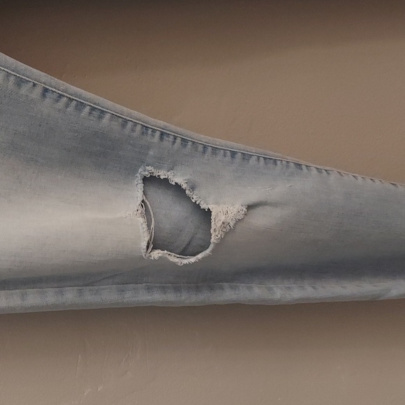 AMERICAN EAGLE OUTFITTERS Extreme Flex Light Blue Wash Distressed Skinny Jeans - Picture 6 of 14